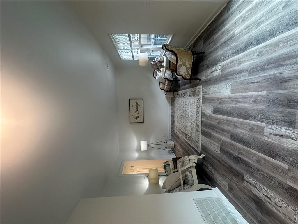 5374 Leicester Ct Property Photo 9