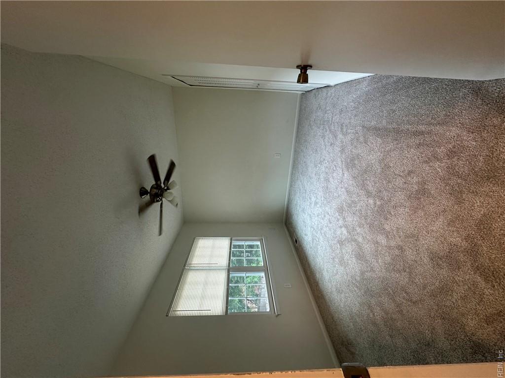 5374 Leicester Ct Property Photo 21