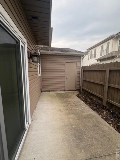 1609 Apsley Ct Property Photo 3
