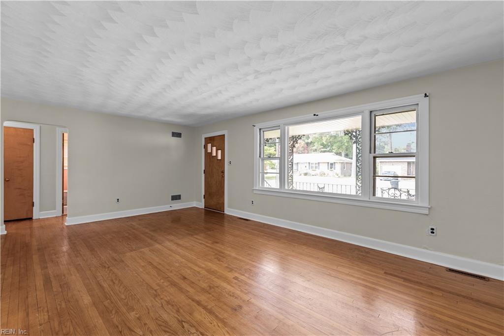 105 Lynn Dr Property Photo 8