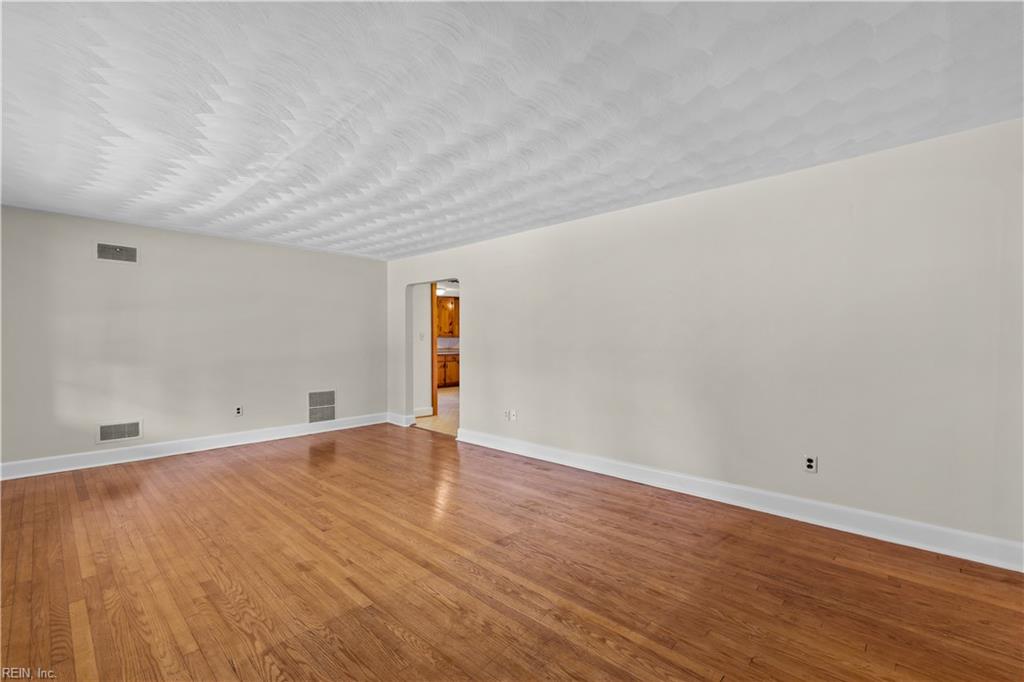 105 Lynn Dr Property Photo 10