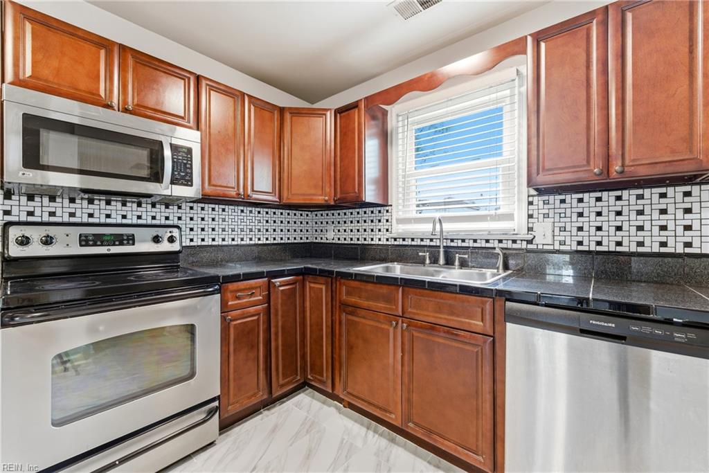 4116 Eastham Rd Property Photo 3