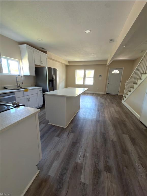 215 Oak St Property Photo 5