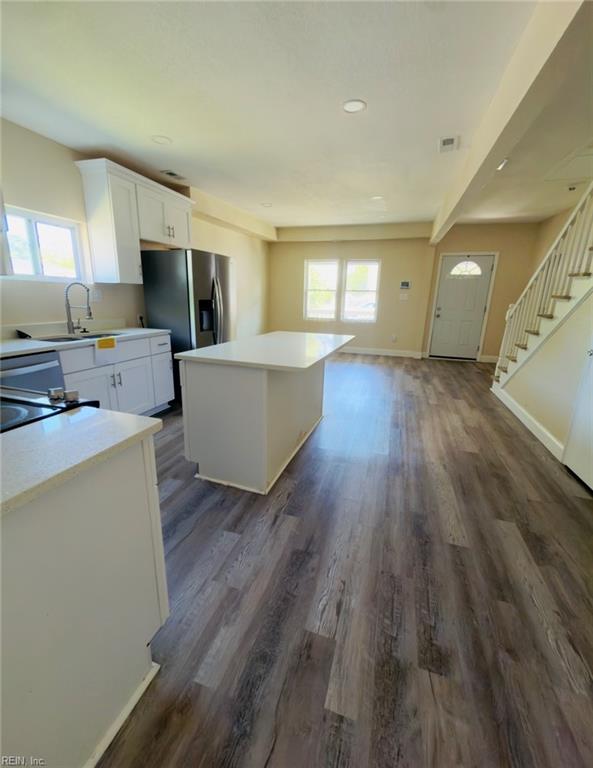 215 Oak St Property Photo 6