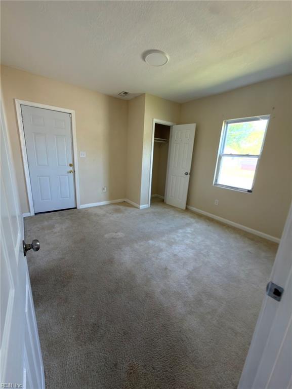 215 Oak St Property Photo 14