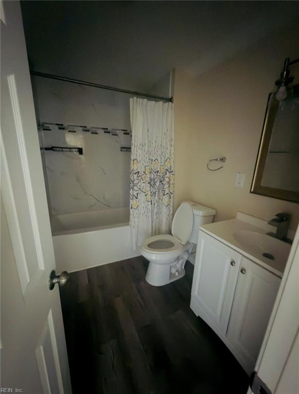 215 Oak St Property Photo 19