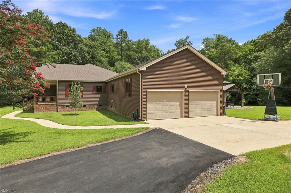 18152 Private Stock Ln Property Photo 4