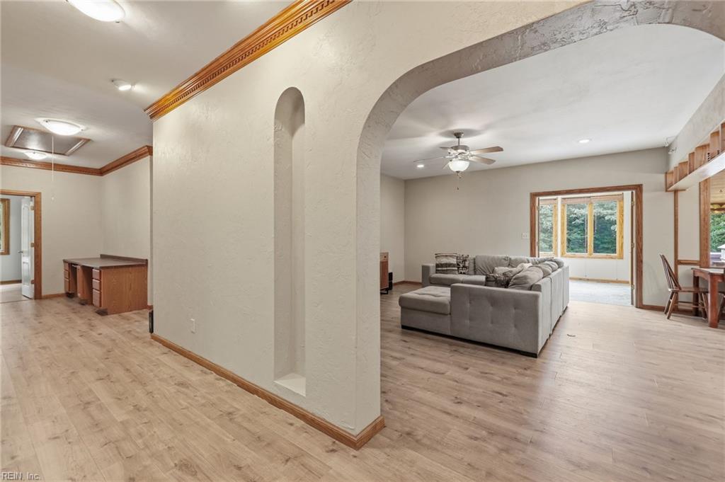 18152 Private Stock Ln Property Photo 6
