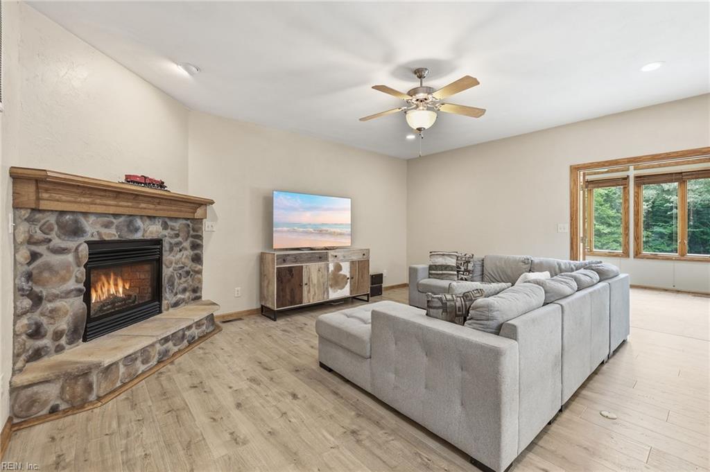 18152 Private Stock Ln Property Photo 7