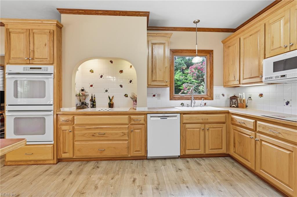 18152 Private Stock Ln Property Photo 12