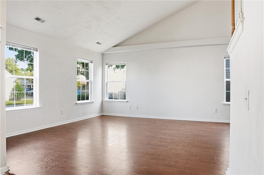 1321 Queens Gate Property Photo 10