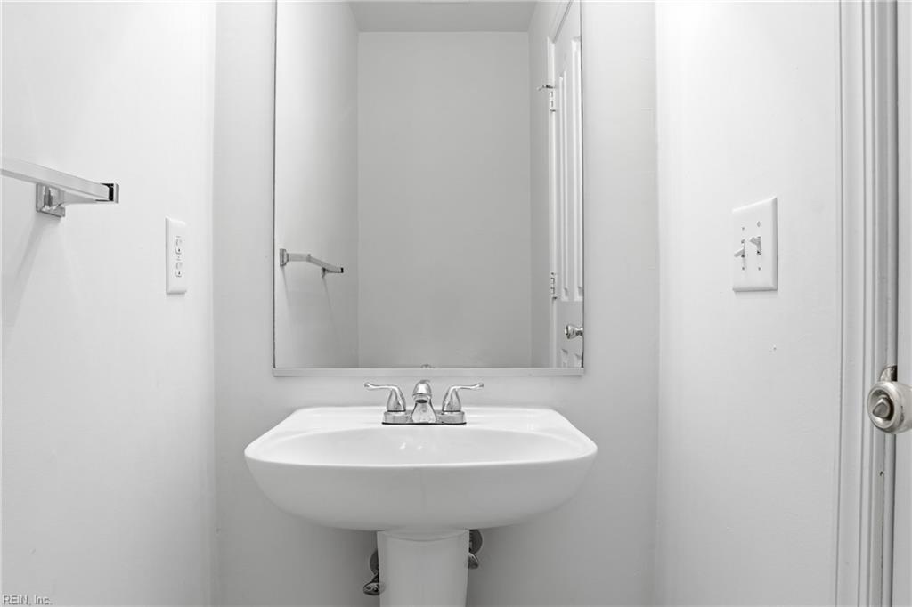 1321 Queens Gate Property Photo 14