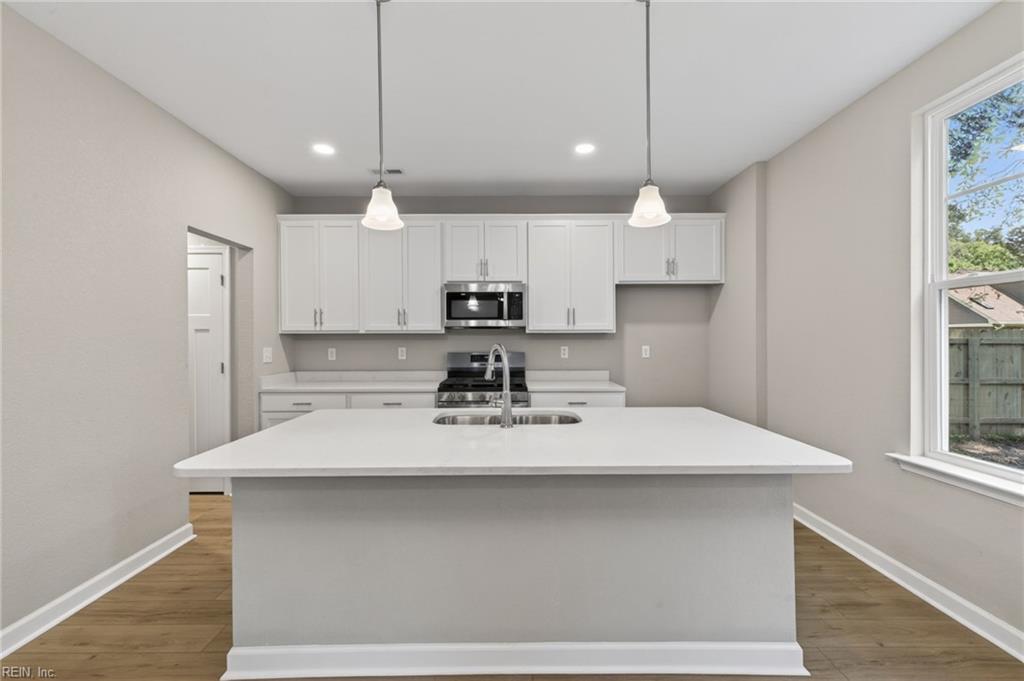 2800 Meadow Wood Dr E Property Photo 8
