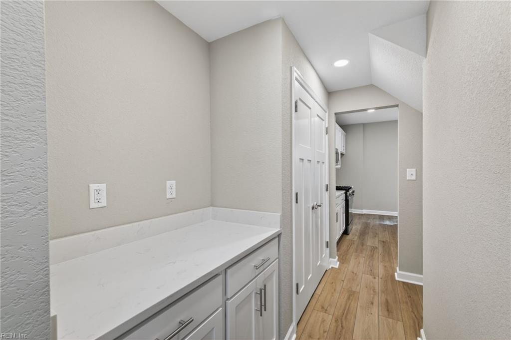 2800 Meadow Wood Dr E Property Photo 11