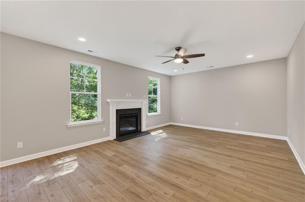2800 Meadow Wood Dr E Property Photo 12
