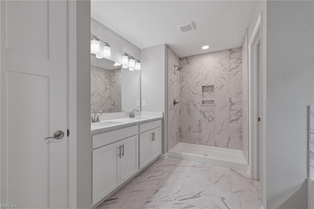2800 Meadow Wood Dr E Property Photo 20