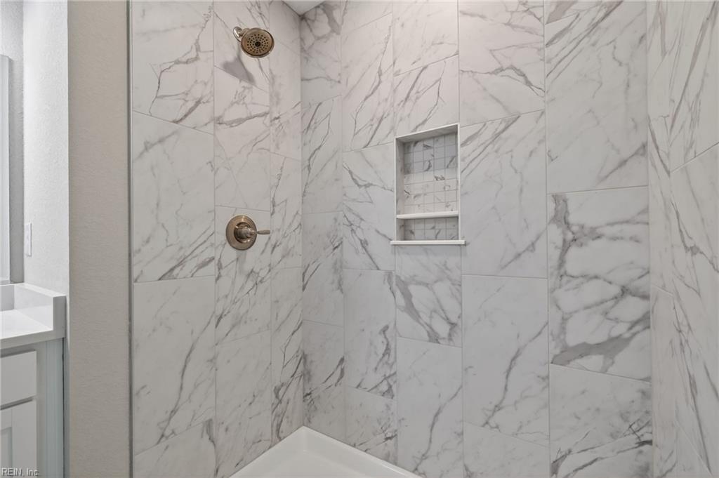 2800 Meadow Wood Dr E Property Photo 21