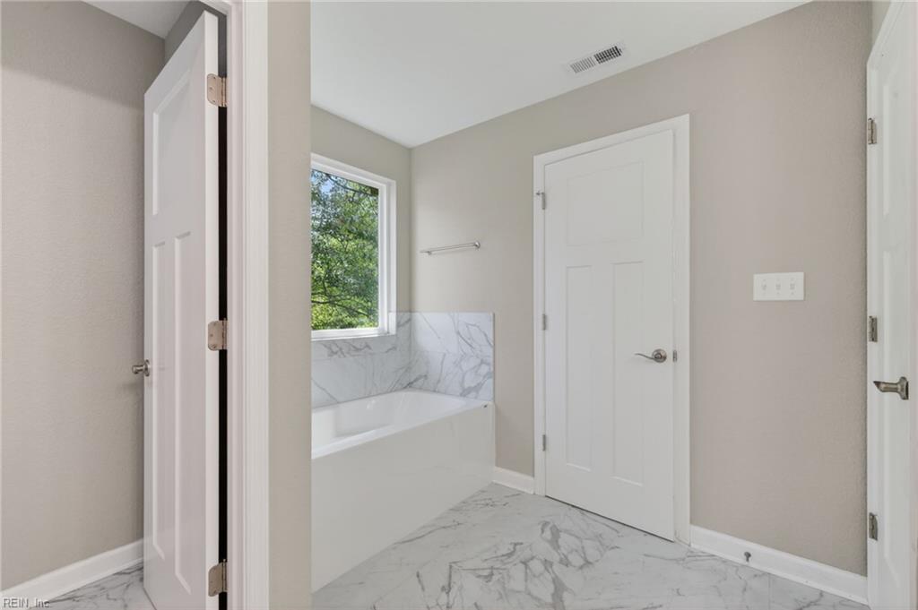 2800 Meadow Wood Dr E Property Photo 22