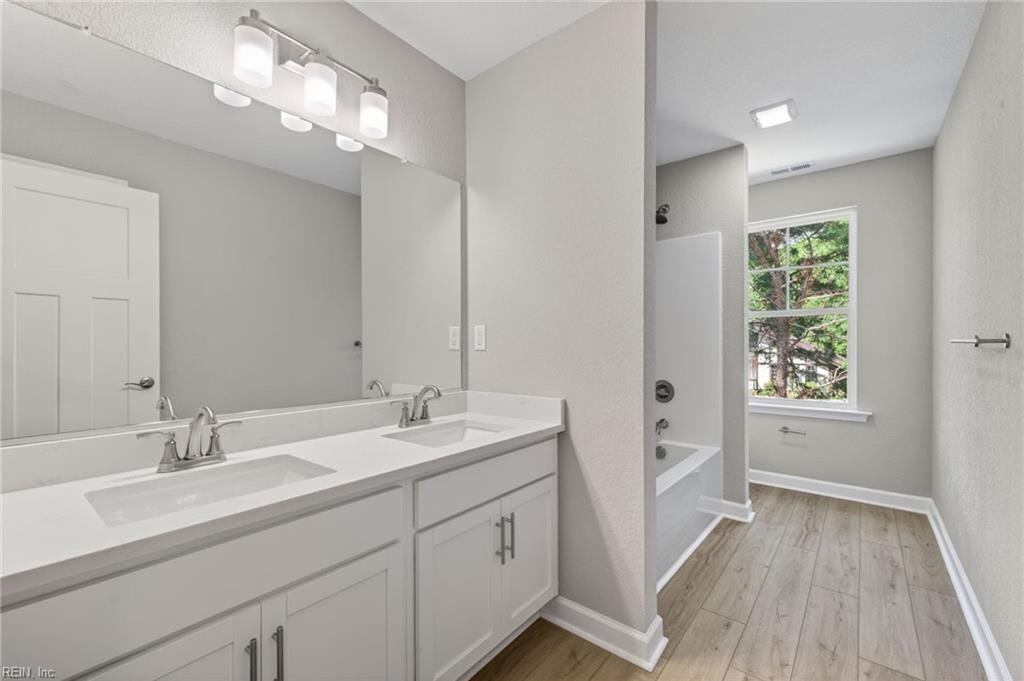 2800 Meadow Wood Dr E Property Photo 25