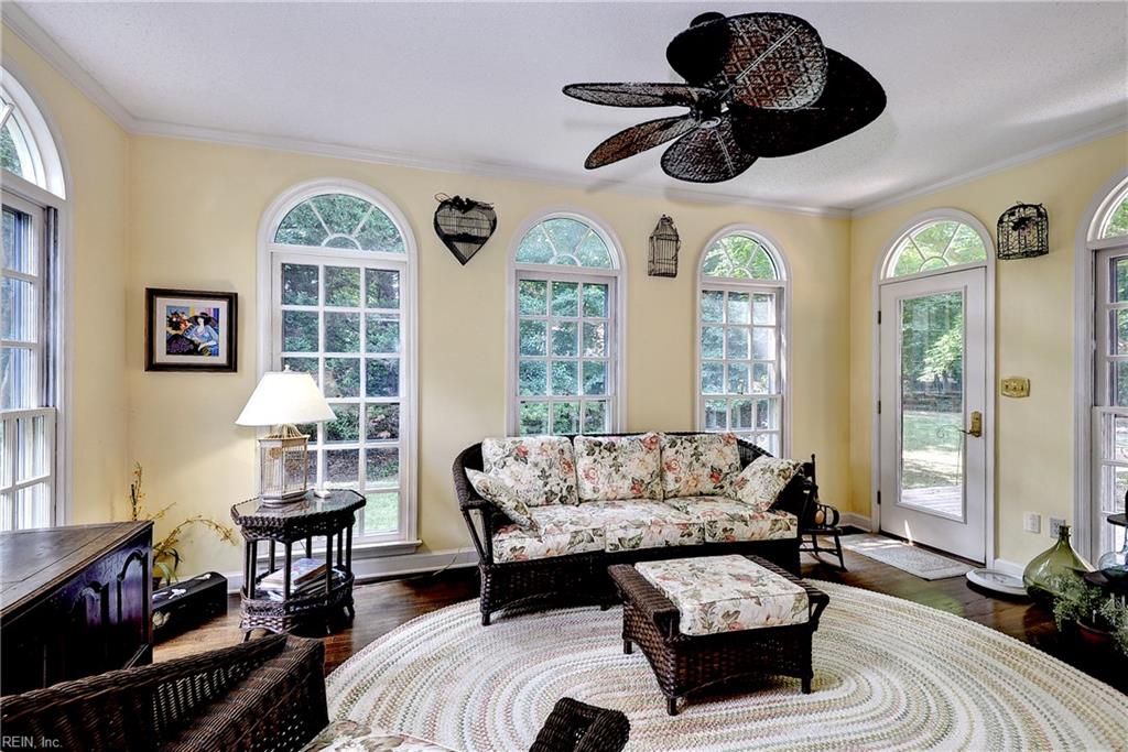 127 Woodmere Ct Property Photo 3