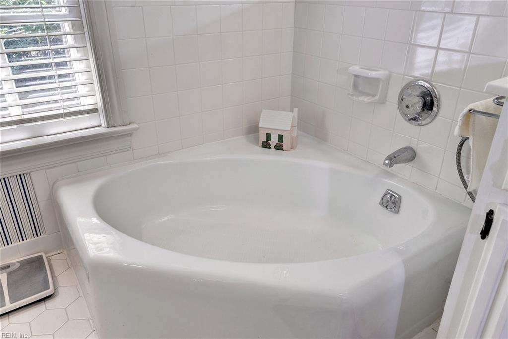 127 Woodmere Ct Property Photo 23