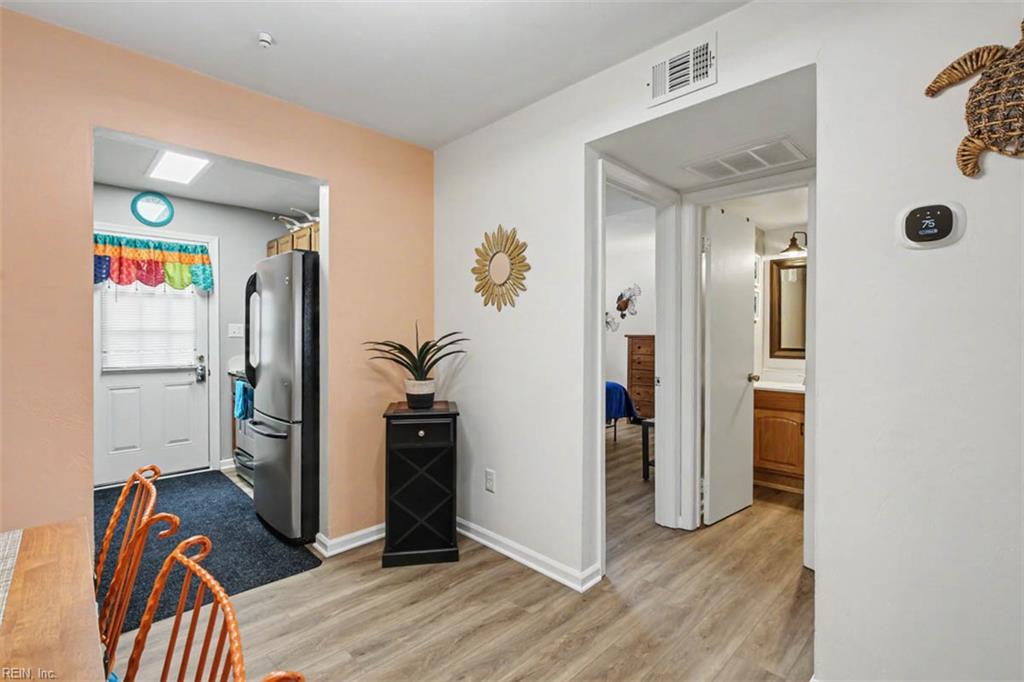 1021 Barclay Sq Property Photo 8