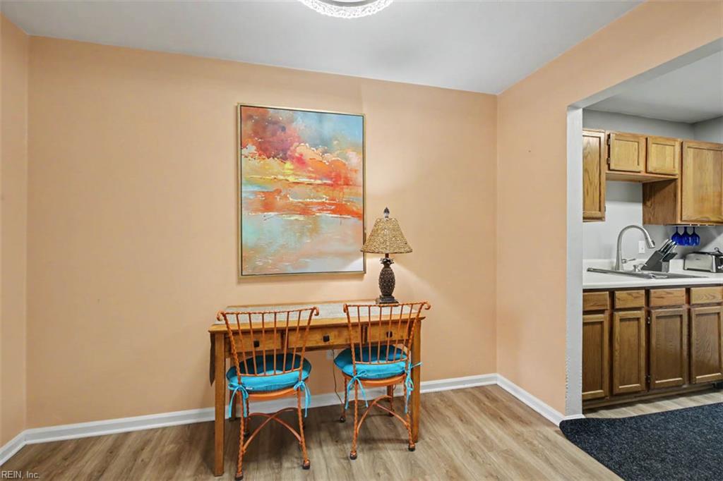 1021 Barclay Sq Property Photo 9
