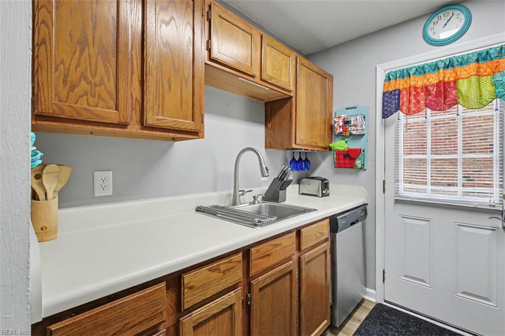 1021 Barclay Sq Property Photo 11