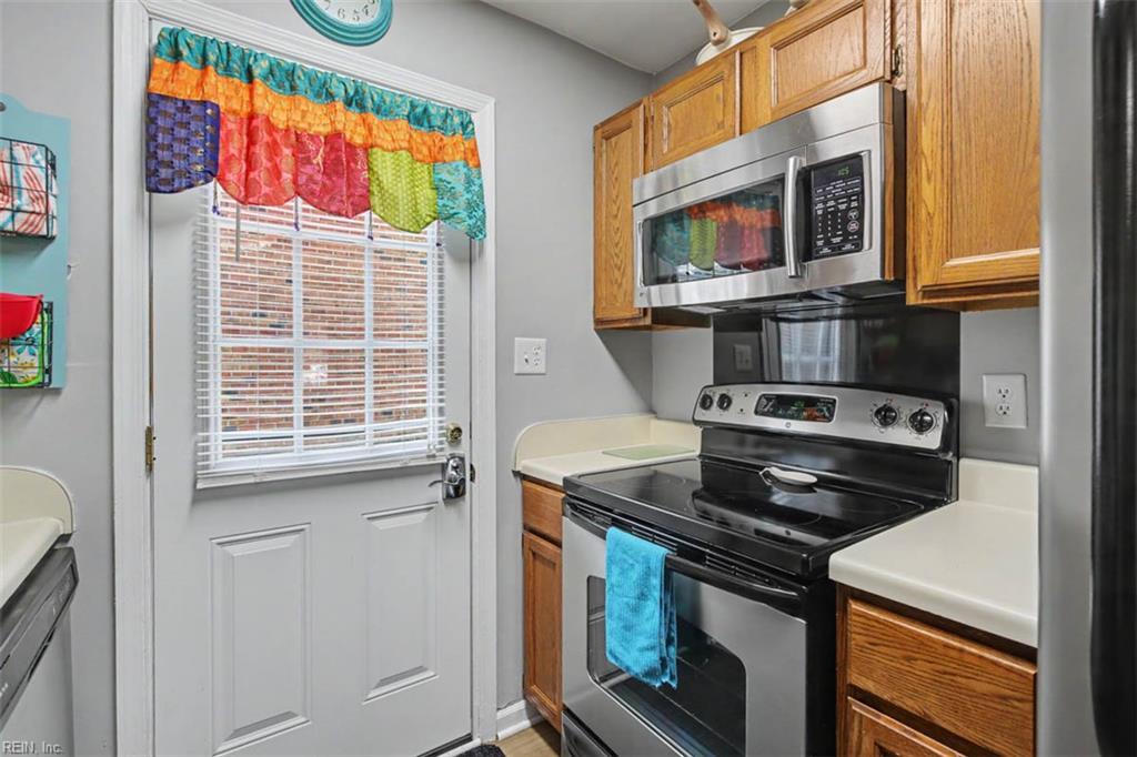 1021 Barclay Sq Property Photo 12