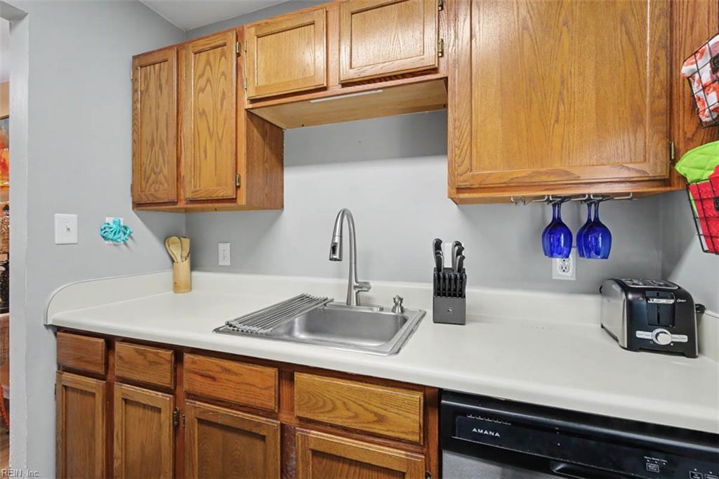 1021 Barclay Sq Property Photo 13