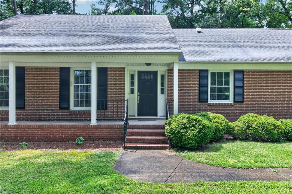 401 Piney Point Rd Property Photo 2