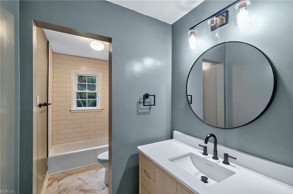 401 Piney Point Rd Property Photo 14