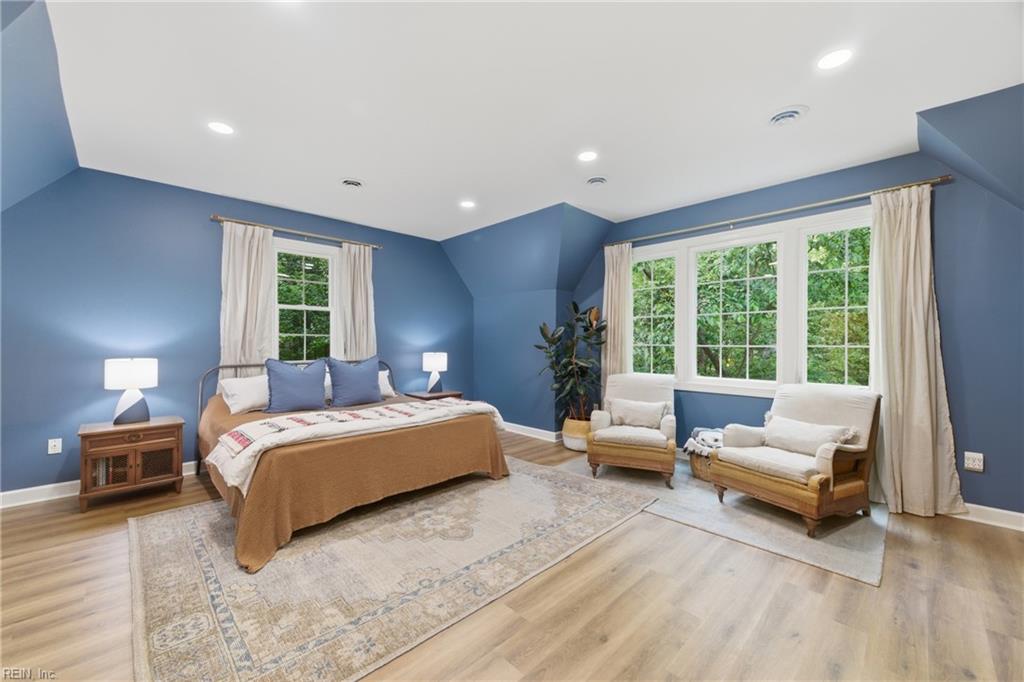 4 Majesties Mews Property Photo 17