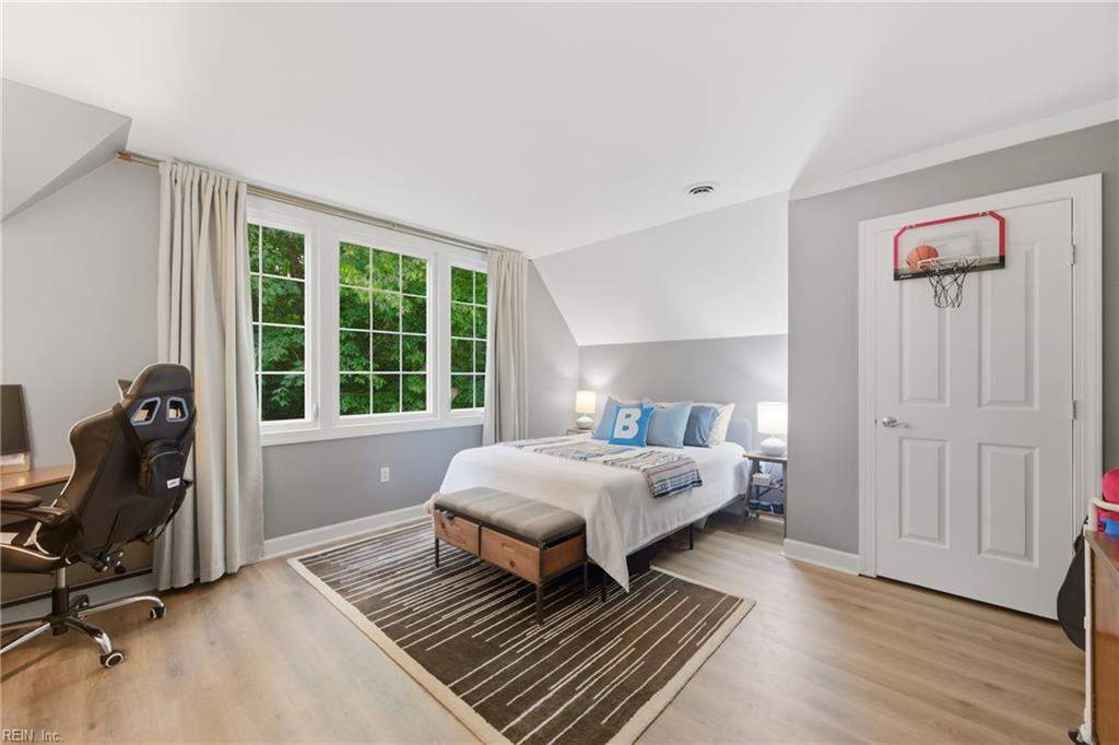 4 Majesties Mews Property Photo 24