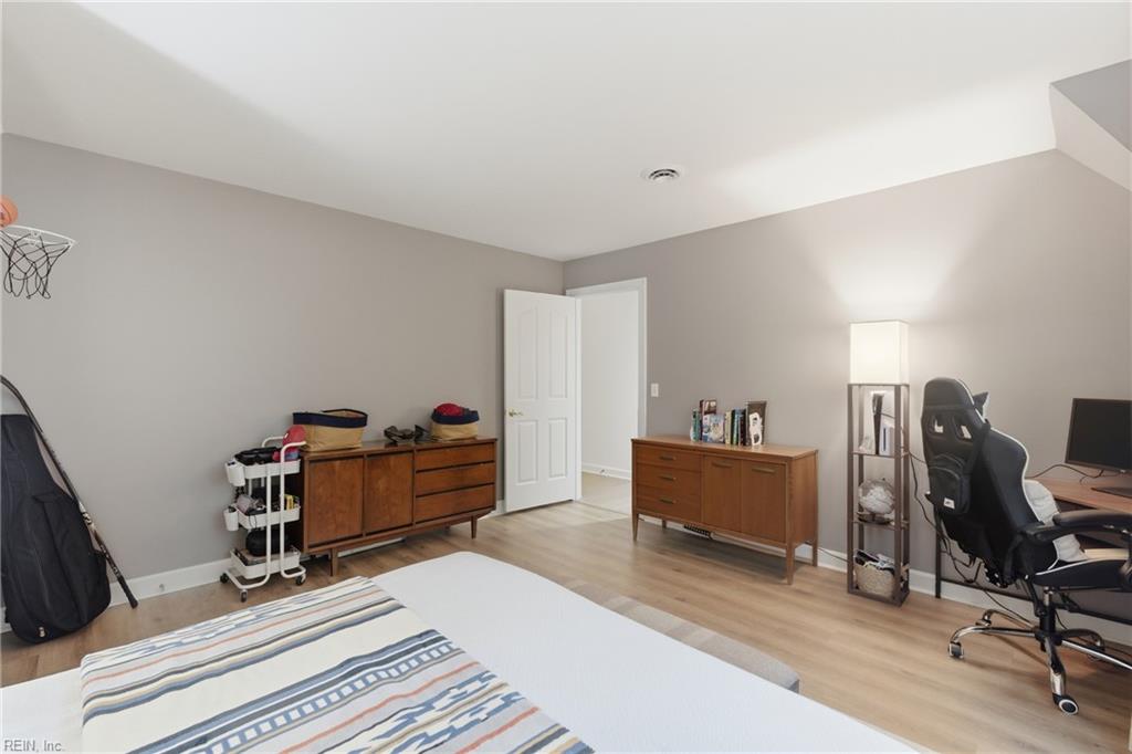 4 Majesties Mews Property Photo 25