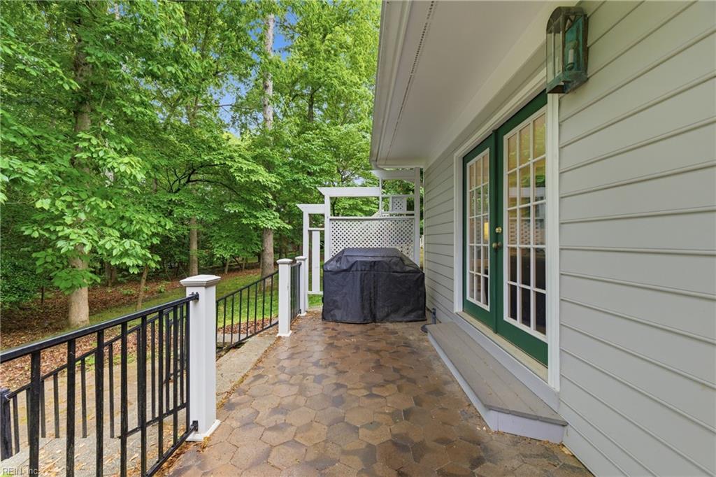 4 Majesties Mews Property Photo 38