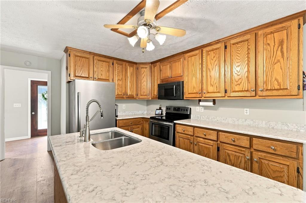 6499 Glenside Ct Property Photo 10
