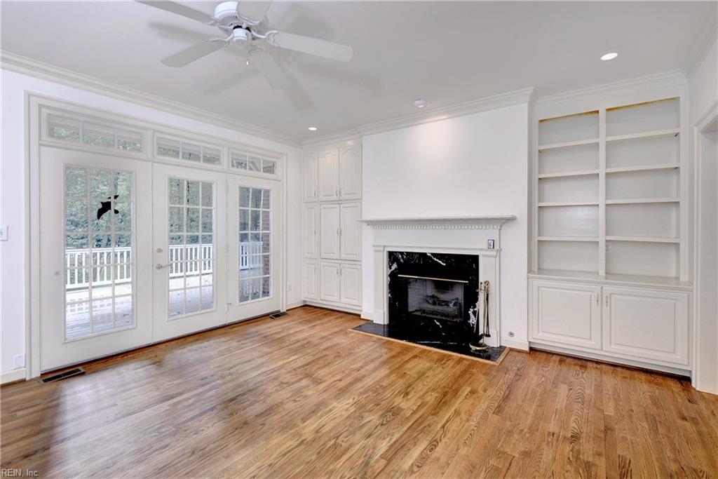 101 Harbour Town Property Photo 8