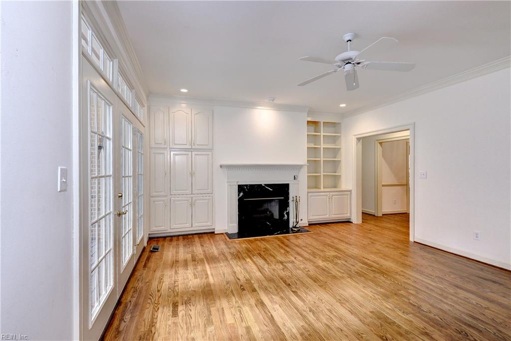 101 Harbour Town Property Photo 10