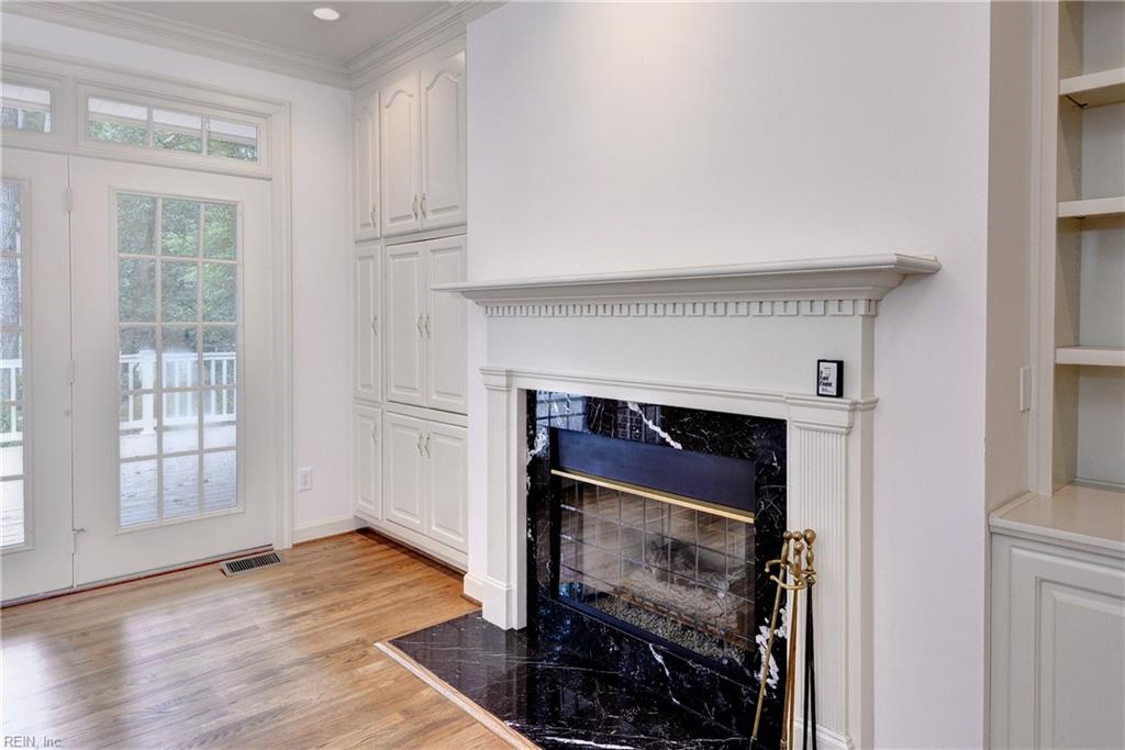 101 Harbour Town Property Photo 11