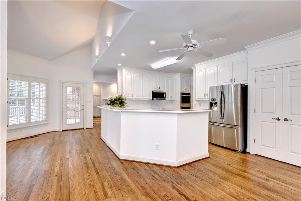 101 Harbour Town Property Photo 13