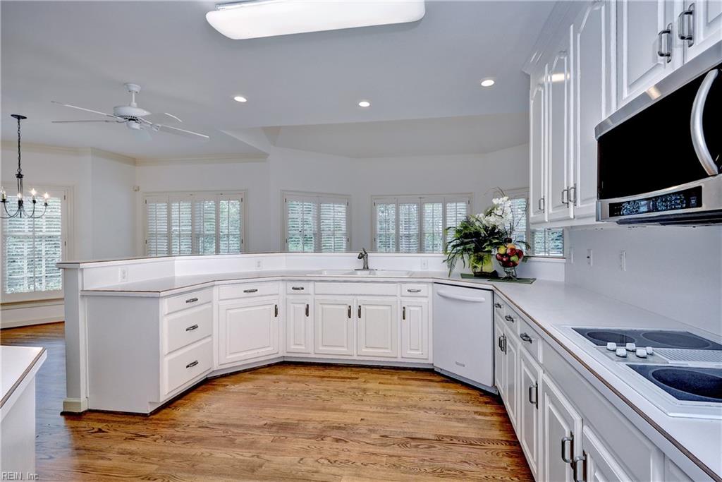 101 Harbour Town Property Photo 16