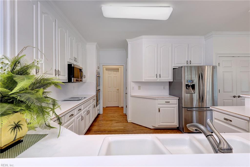 101 Harbour Town Property Photo 18