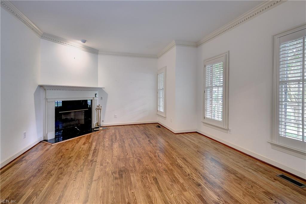 101 Harbour Town Property Photo 23