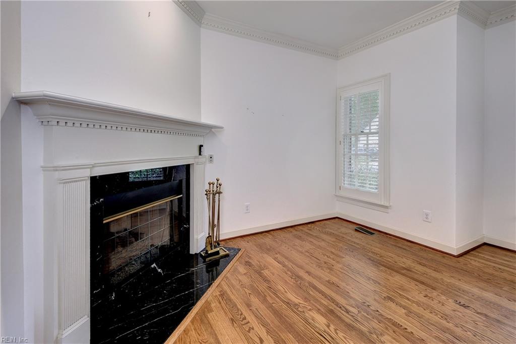 101 Harbour Town Property Photo 24