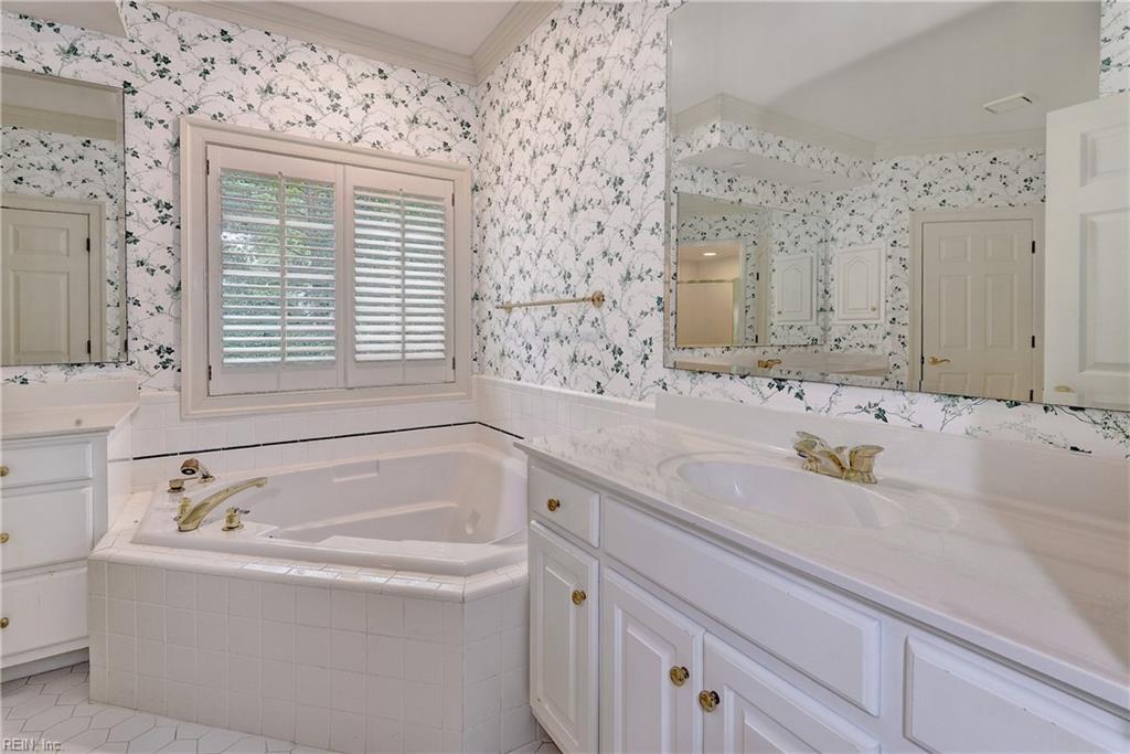 101 Harbour Town Property Photo 27