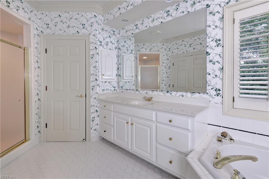 101 Harbour Town Property Photo 28