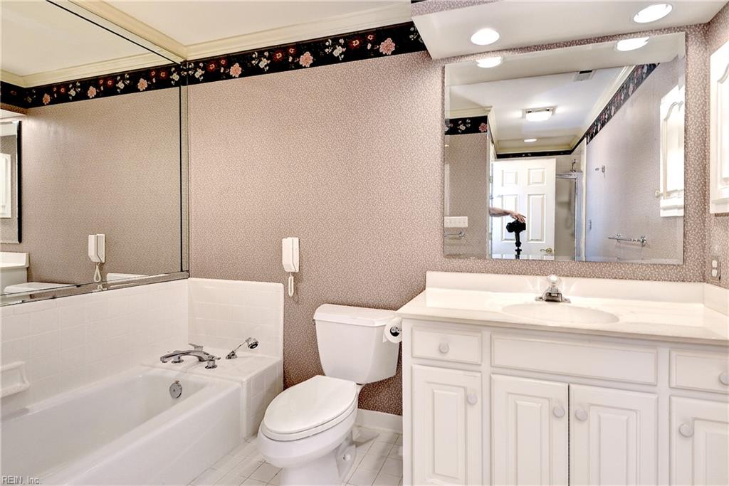 101 Harbour Town Property Photo 32