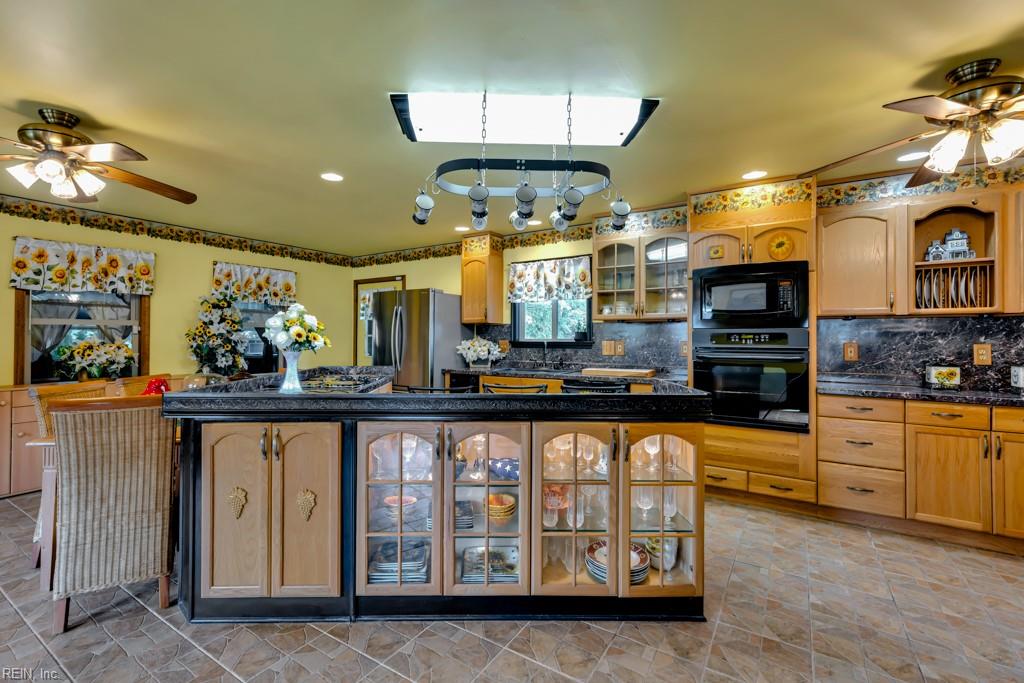 113 Mirror Lake Dr Property Photo 8