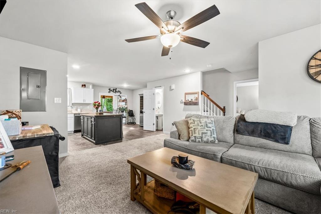 6912 Woodside St Property Photo 10
